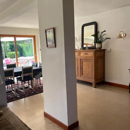 Holiday home Maison De Avec Piscine A 5 Minutes De Perigueux
