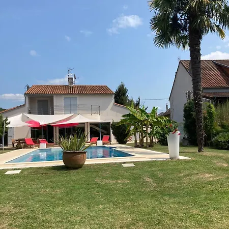 Holiday home Maison De Avec Piscine A 5 Minutes De Perigueux